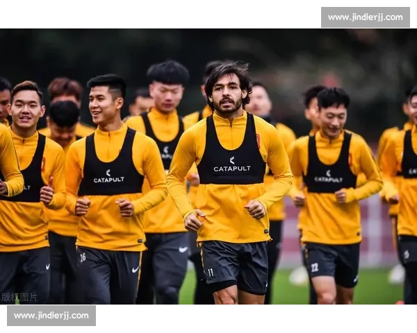 老鹰队与灰熊队激战正酣 谁能在季后赛争夺中占得先机